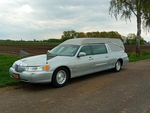 Lincoln Towncar V8 ROUWAUTO NIEUW APK, Auto's, Lincoln, Bedrijf, Benzine, Geïmporteerd, Zilver of Grijs, Ophalen