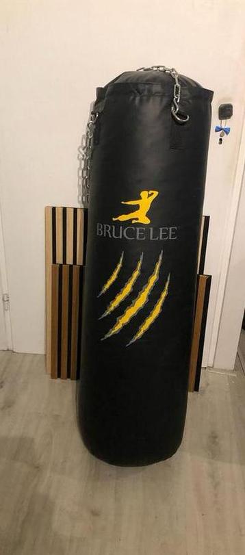Brucelee bokszak beschikbaar voor biedingen