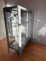 FABRIKÖR IKEA Vitrinekast grijs - 80x40x113.5cm - goedestaat, Huis en Inrichting, Ophalen, 100 tot 150 cm, 50 tot 100 cm, 25 tot 50 cm
