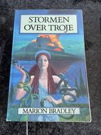 Stormen over troje / marion bradley, Ophalen of Verzenden, Zo goed als nieuw