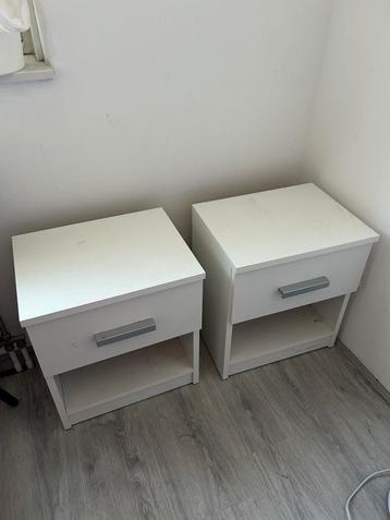 2 simpele nachtkastjes
