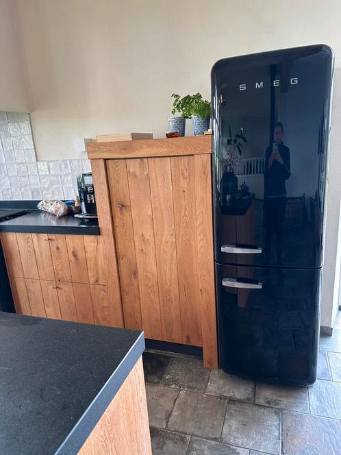 Smeg koelvriescombi zwart, Witgoed en Apparatuur, Koelkasten en IJskasten, Zo goed als nieuw, Met aparte vriezer, 200 liter of meer