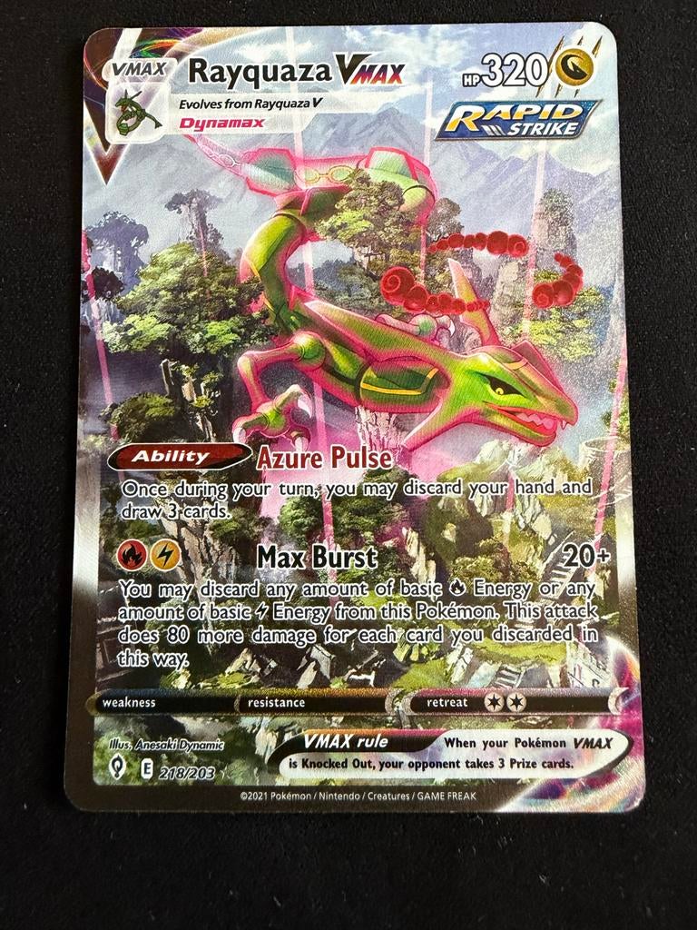 Rayquaza 218/203 VMAX - Zeldzame Pokémonkaart!, Ophalen of Verzenden, Zo goed als nieuw, Losse kaart, Foil