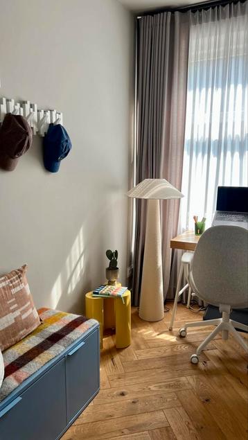 Textured floor lamp  beschikbaar voor biedingen