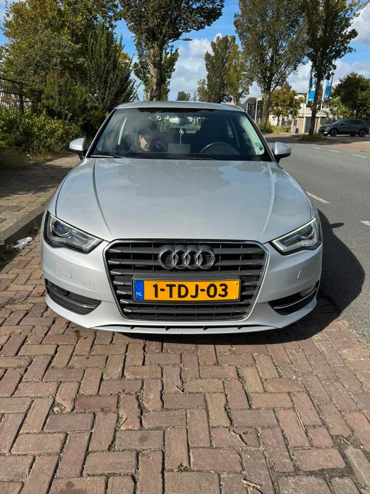 Audi A3 1.8 132KW 3D AUT 2014 Grijs, Auto's, Audi, Particulier, A3, Benzine, C, Hatchback, Automaat, Origineel Nederlands, Zilver of Grijs