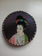 Klein zakspiegeltje met Japanse vrouw, Ophalen of Verzenden, Zilver, Overige materialen