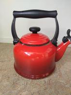 Fluitketel Le Creuset Tradition Kersenrood 2.1 Liter, Huis en Inrichting, Keuken | Potten en Pannen, Ophalen of Verzenden, Gebruikt