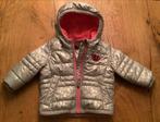 VINGINO JEANS zilver jasje met  roze maat 56. NIEUW, Meisje, Nieuw, Ophalen of Verzenden, Vingino