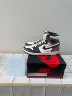 Nike Air Jordan 1 High OG ‘Dark Mocha’ 2020 (44), Kleding | Heren, Schoenen, Bruin, Ophalen of Verzenden, Sneakers of Gympen, Gedragen