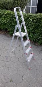 Huishoud trapjes 4 en 5 treden, Doe-het-zelf en Verbouw, Ladders en Trappen, Ophalen, Gebruikt, Trap, Opvouwbaar of Inschuifbaar