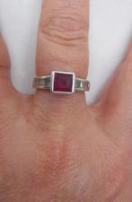 Zilveren ring met robijn maat 17.25 nr.1519, Sieraden, Tassen en Uiterlijk, Ringen, Verzenden, Zo goed als nieuw, 17 tot 18, Met edelsteen