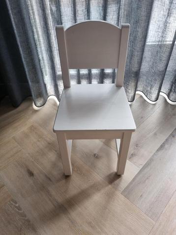 Ikea kinderstoel beschikbaar voor biedingen