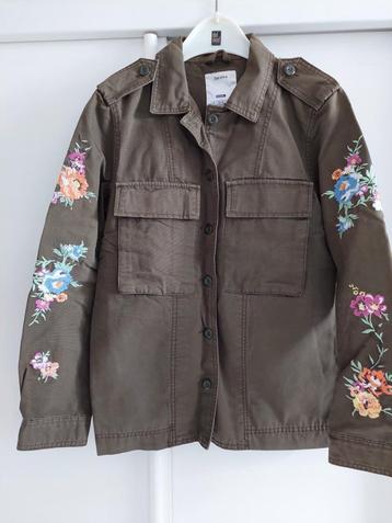 Tussen jas van Bershka in maat S beschikbaar voor biedingen