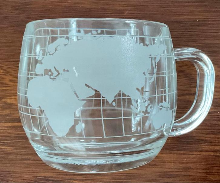 Vintage Nestlé Wereldbol glazen mokken, Huis en Inrichting, Keuken | Keukenbenodigdheden, Nieuw, Ophalen of Verzenden