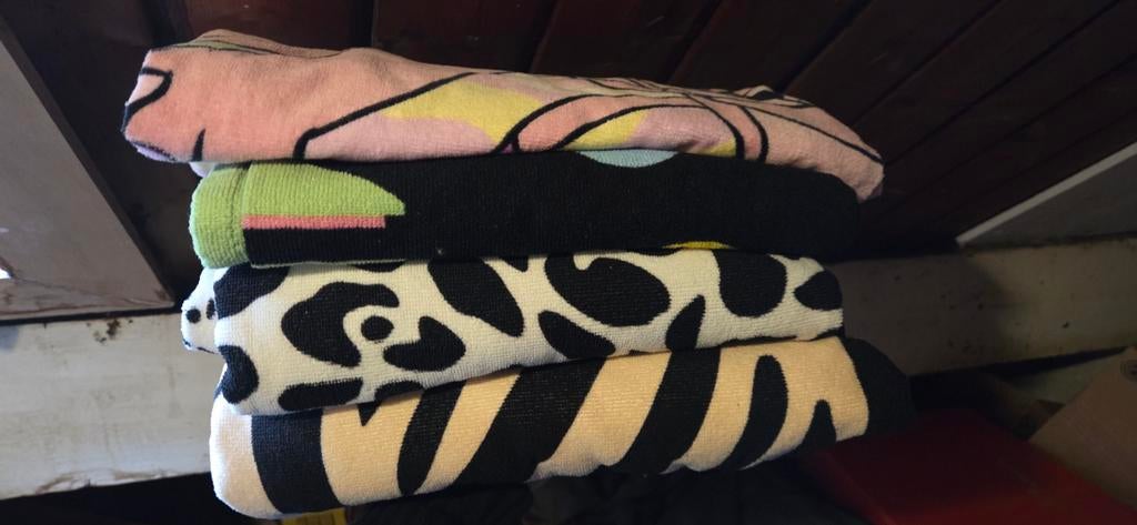 Strandlakens en handdoeken set - Disney en dierenprint, Ophalen of Verzenden, Nieuw, Overige kleuren, Handdoek