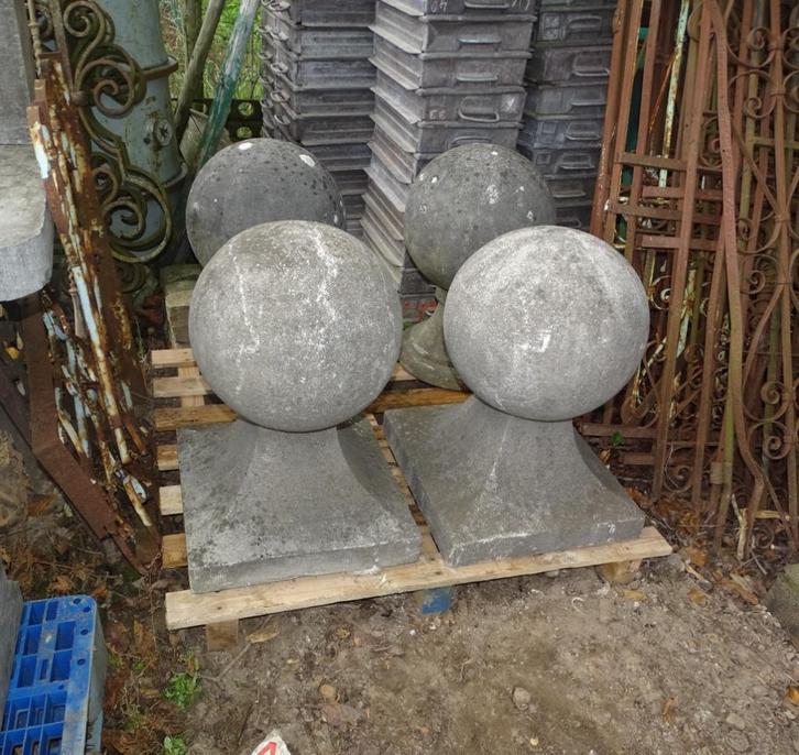 set arduinen paalkoppen paalmutsen voor op pilaar bij poort, Antiek en Kunst, Curiosa en Brocante, Ophalen