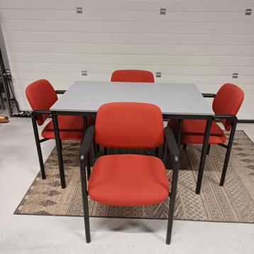4 x kantine stoelen / 1 x tafel. Kantine set vepa  beschikbaar voor biedingen