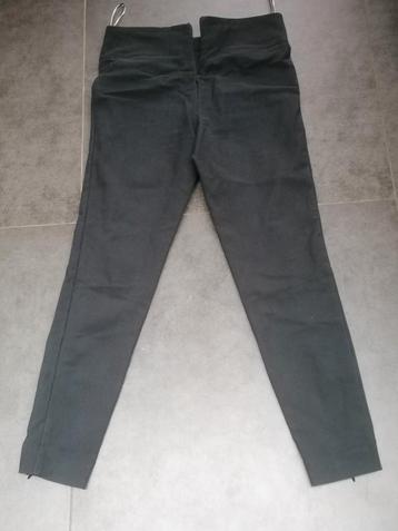 By Marlene Birger sjieke zwarte grijze broek maat 38/36

 beschikbaar voor biedingen
