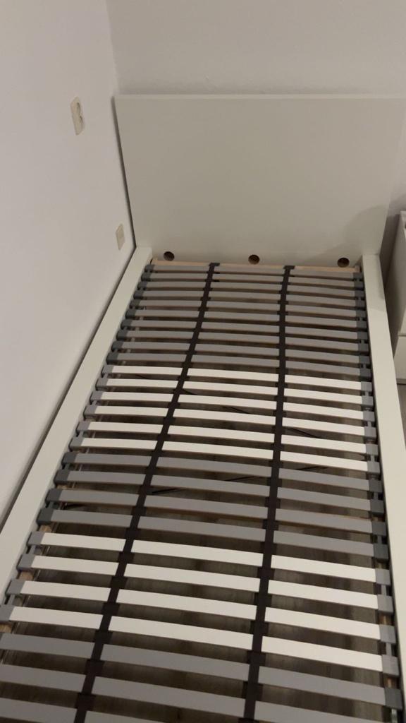 Een persoon bed, Huis en Inrichting, Slaapkamer | Bedden, Gebruikt, Eenpersoons, 90 cm, 200 cm, Hout, Wit, Ophalen