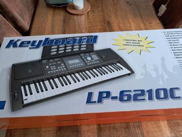 Keyboard LP-6210C - 61 Toetsen met standaard beschikbaar voor biedingen