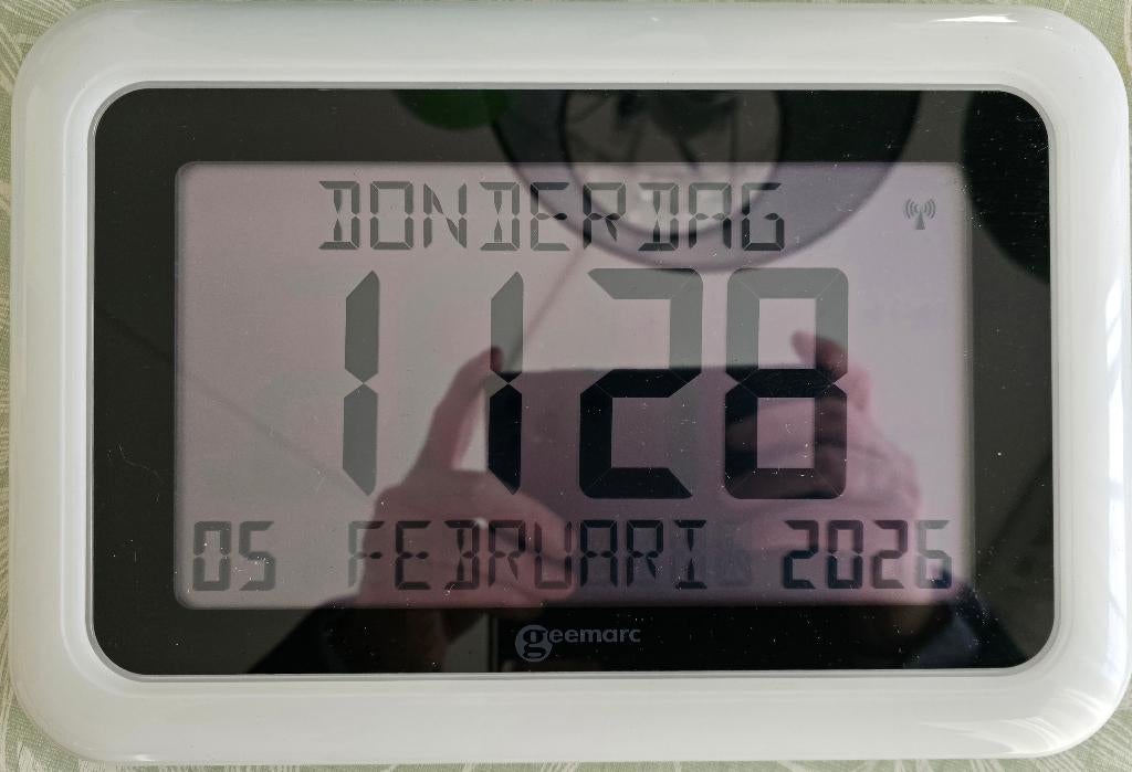 Dementieklok Geemarc Visio 10 op batterij kleur wit, Ophalen of Verzenden, Zo goed als nieuw, Digitaal, Wandklok