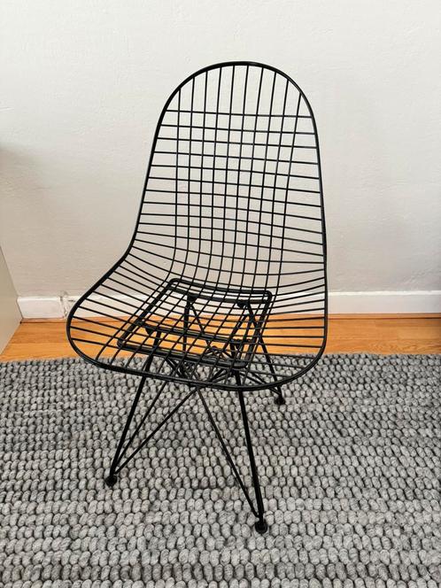 Eames wired stoel (replica), Huis en Inrichting, Stoelen, Zo goed als nieuw, Eén, Metaal, Zwart, Ophalen
