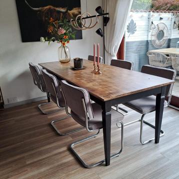 Eettafel beschikbaar voor biedingen