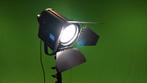 Rayzr 7 300 Daylight LED Fresnel Light + A0040B Statief, Ophalen, Gebruikt, Audio