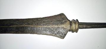 Tombak speerpunt oud (geen keris) beschikbaar voor biedingen