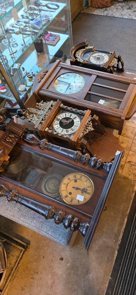 Diverse klokken bij Kringloop and more wehlseweg 14a didam l, Antiek en Kunst, Antiek | Klokken, Ophalen