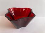 Iittala Alvar Aalto kom schaaltje kom rood glas cranberry, Huis en Inrichting, Woonaccessoires | Kandelaars en Kaarsen, Overige materialen