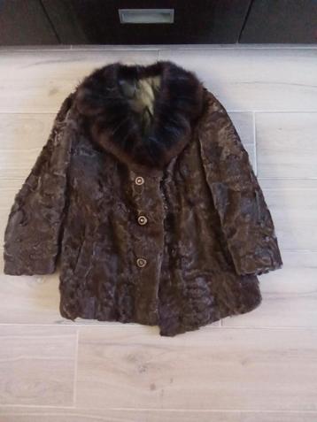 Bontjas van ongeveer 40 jaar oud. Het is echt bont, beschikbaar voor biedingen