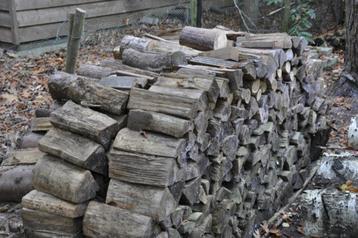 Haardhout naaldhout gekloofd circa 2 kuub droog beschikbaar voor biedingen