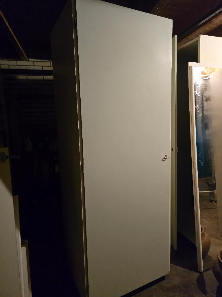 Hangkasten, Ophalen, Met plank(en), Gebruikt, 200 cm of meer