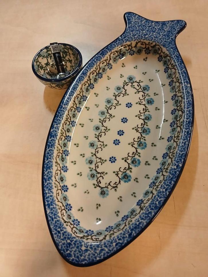 Visbord met sausschaaltje, Huis en Inrichting, Keuken | Servies, Zo goed als nieuw, Bord(en), Overige stijlen, Keramiek, Ophalen of Verzenden