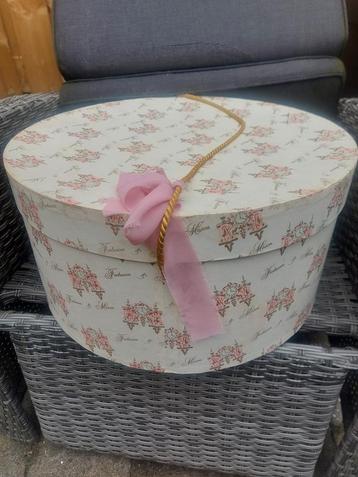 Prachtige hele grote Vintage "Fortnum and Mason" hoeden doos beschikbaar voor biedingen