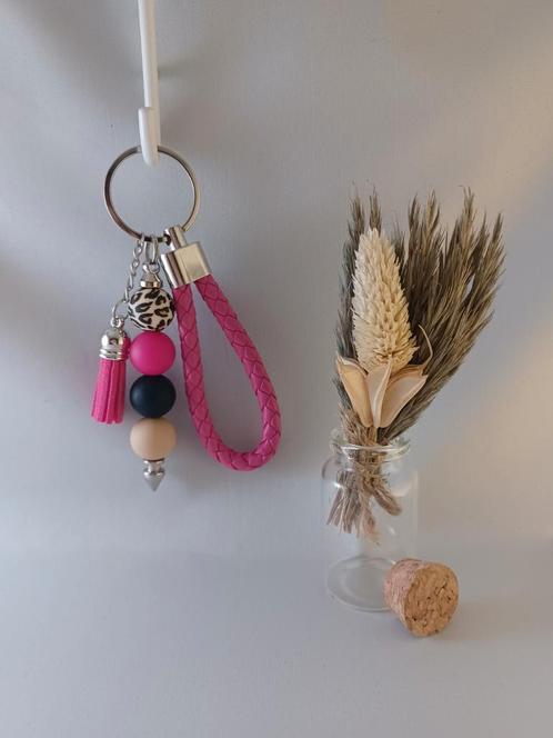 Beadable tassenhanger /sleutelhanger zwart-hardroze-beige, Verzamelen, Sleutelhangers, Nieuw, Ophalen of Verzenden