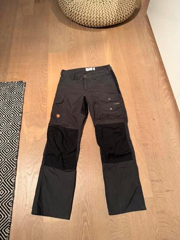 Prachtige Fjallraven Barents pro  maat 36  Stof g1000  grijs beschikbaar voor biedingen