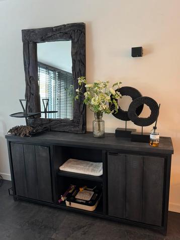 Dressoir van staal en mangohout