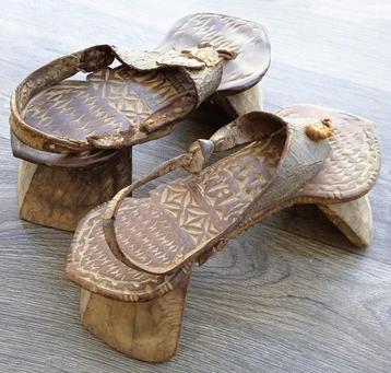 Om 1875 Turks Ottomaans Badhuis Hamam Platform Schoenen beschikbaar voor biedingen
