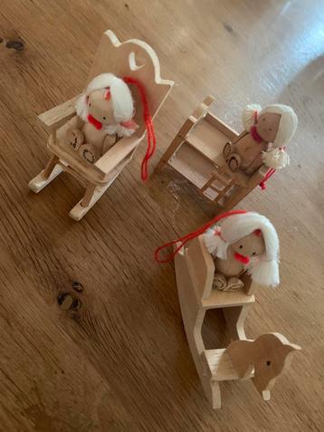 Houten vintage poppetjes beschikbaar voor biedingen