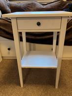 IKEA Hemnes Nachtkastje / Bijzettafel - Zo Goed Als Nieuw, Huis en Inrichting, Tafels | Bijzettafels, Ophalen, Minder dan 55 cm
