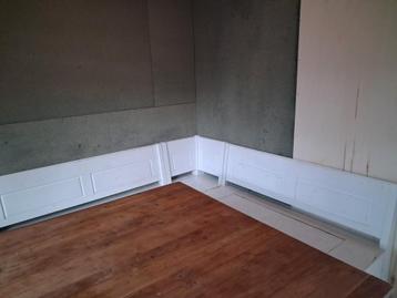 Hoekbank eetbank beschikbaar voor biedingen