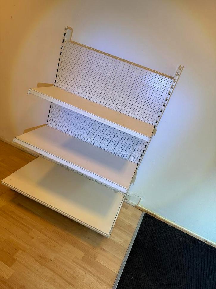 Wandstelling met 5 planken hoog 33 meter lang, Zakelijke goederen, Kantoor en Winkelinrichting | Magazijn, Stelling en Opslag