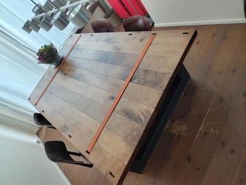 Eettafel massief kersenhout beschikbaar voor biedingen