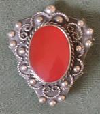 Nr ONB32: Zilveren of verzilverde broche met barnsteen(?), Sieraden, Tassen en Uiterlijk, Broches, 4 tot 7 cm, Tweedehands, onbekend.