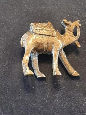 Klein koper miniatuur beeldje kameel beschikbaar voor biedingen