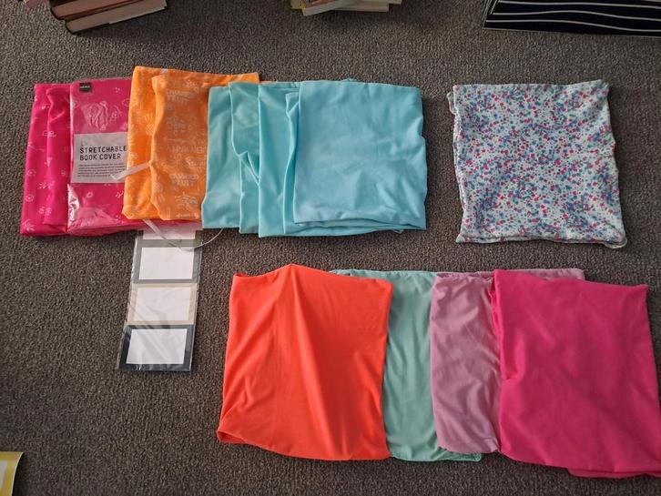 Rekbare boekkaften HEMA + gloednieuwe textiel stickers, Diversen, Schoolbenodigdheden, Zo goed als nieuw, Ophalen of Verzenden
