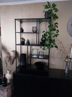 Zwarte metalen wandmeubel/vakkenkast van WOOOD., Huis en Inrichting, Kasten | Wandmeubels, Ophalen, Zo goed als nieuw, 25 tot 50 cm