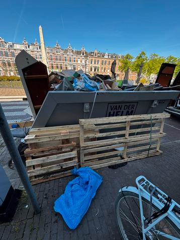 4 pallets, gratis en per direct af te halen beschikbaar voor biedingen